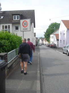 2007-05-11-MorningWalk-to-PastryStore .JPG